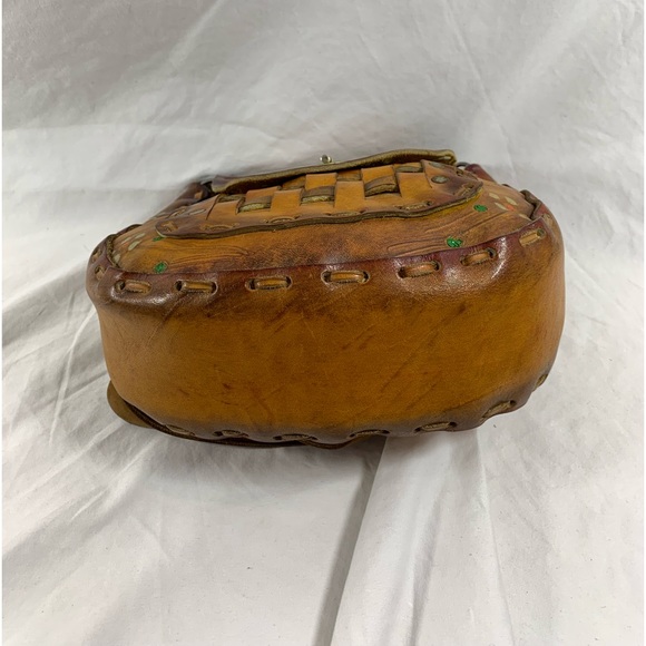 Vintage tan brown leather hand tooled semi structured shoulder bag with flowers - Picture 14 of 15